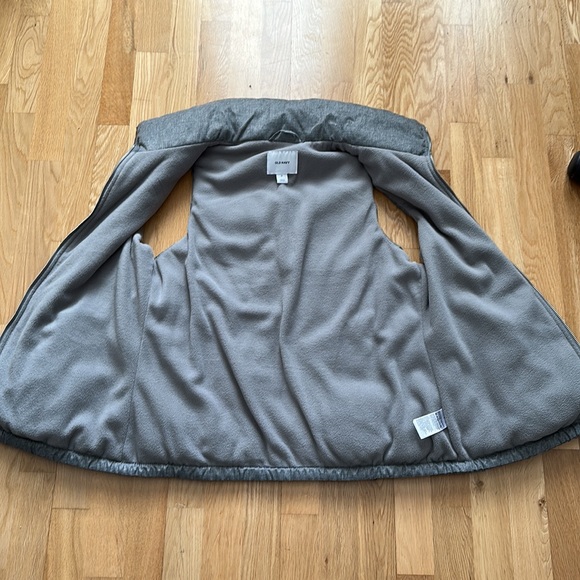 Old Navy women’s gray puffer vest - Picture 4 of 6